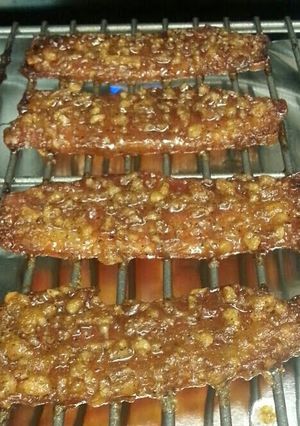 A picture of Caramelized Pecan Bacon.