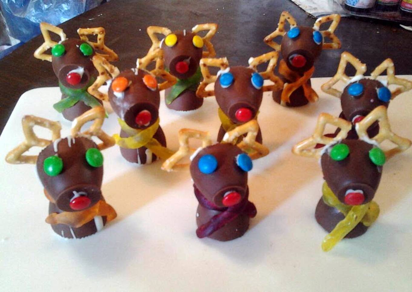 Rudolph Christmas Chocolate Bites .