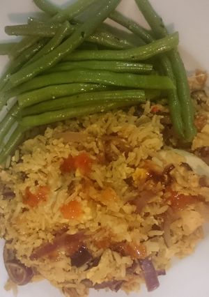A picture of Nasi Goreng chicken with buttered beans.