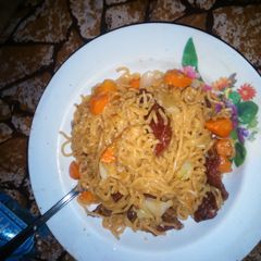 A picture of Noodles with suya.