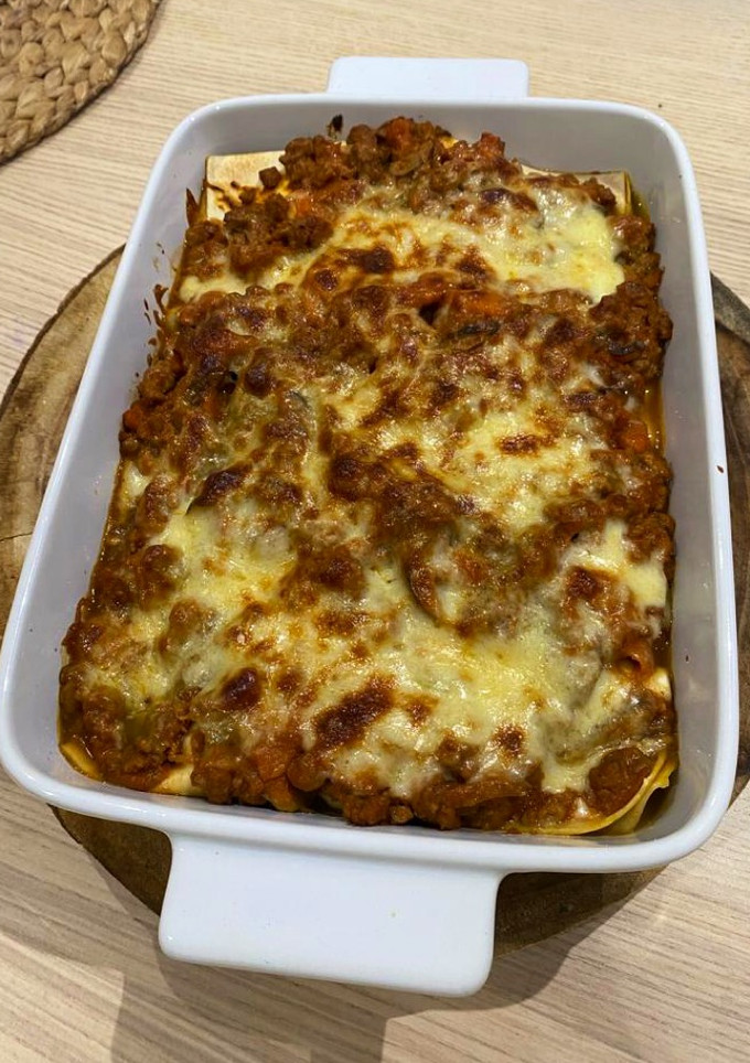 Una foto de Lasaña boloñesa con setas