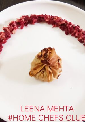 A picture of Chatpati Papad Apple potli.