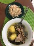 Arroz frito con caldo de costilla de res