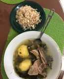 Arroz frito con caldo de costilla de res
