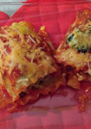A picture of Spinach lasagna roll ups.