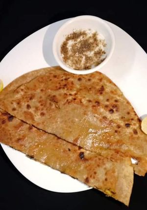 A picture of Dal Ka Pratha.
