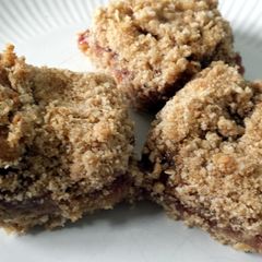 Strawberry Crumble Bars A picture of Strawberry Crumble Bars.