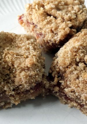 A picture of Strawberry Crumble Bars.