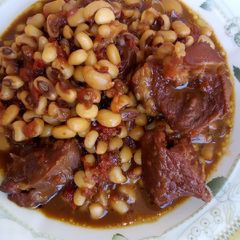 Meaty beans porridge A picture of Meaty beans porridge.