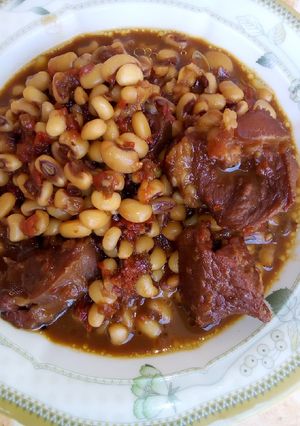 A picture of Meaty beans porridge.