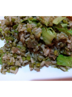 Una foto de Ensalada de arroz y legumbres