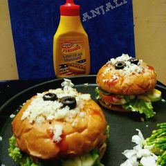 A picture of Pizza Burger.