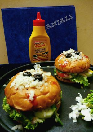 A picture of Pizza Burger.