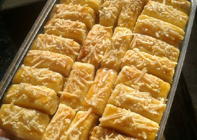 Resep Kue kering kastengel keju oleh Latifatul - Cookpad