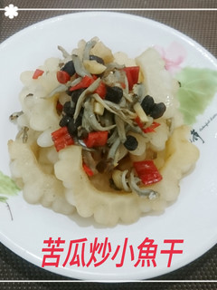 苦瓜炒小魚干(簡單料理) 的食譜成品照片