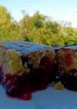 Kefíres-meggyes kevert süti mandulaliszttel recept fotója