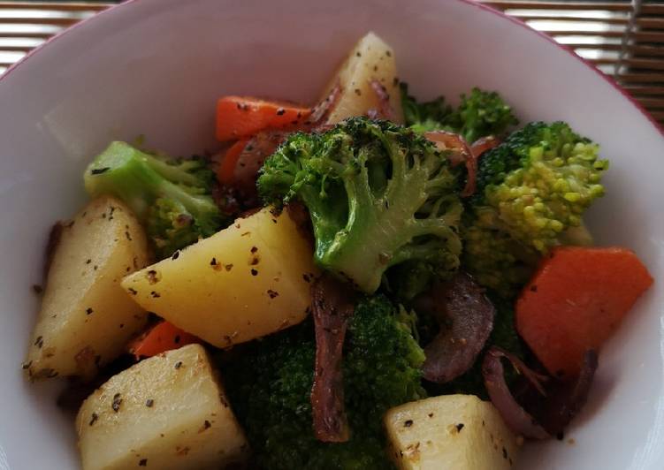 Langkah Langkah Memasak Salad Brokoli &amp; Kentang yang Bergizi