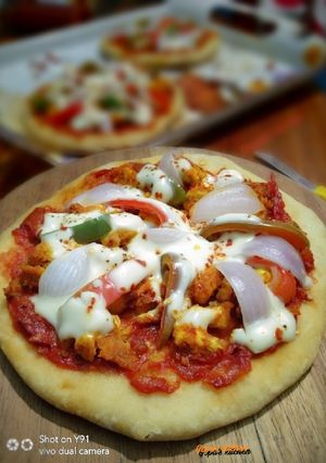 নো ওভেন নো ইস্ট চিকেন পিজ্জা (Chicken pizza recipe in bengali) রেসিপির প্রধান ছবি
