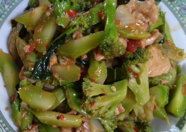 Tumis brokoli ayam simple