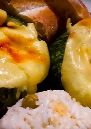 Una foto de Calabazas rellenas de tinga y manchego 🇲🇽