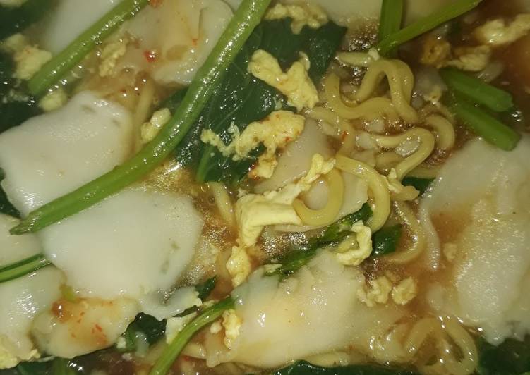  Resep  Seblak  indomie  oleh Umi mama e adika Cookpad