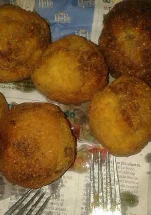 Una foto de Albóndigas gigantes rellenas