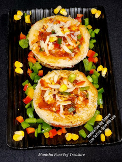 A picture of Cheese Bread Disc Tawa Pizza.