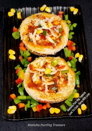 A picture of Cheesy Bread Disc Tawa Pizza.