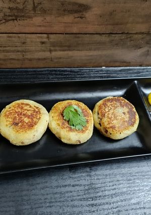 A picture of Mushroom Stuffed Sweet Potato Tikki.