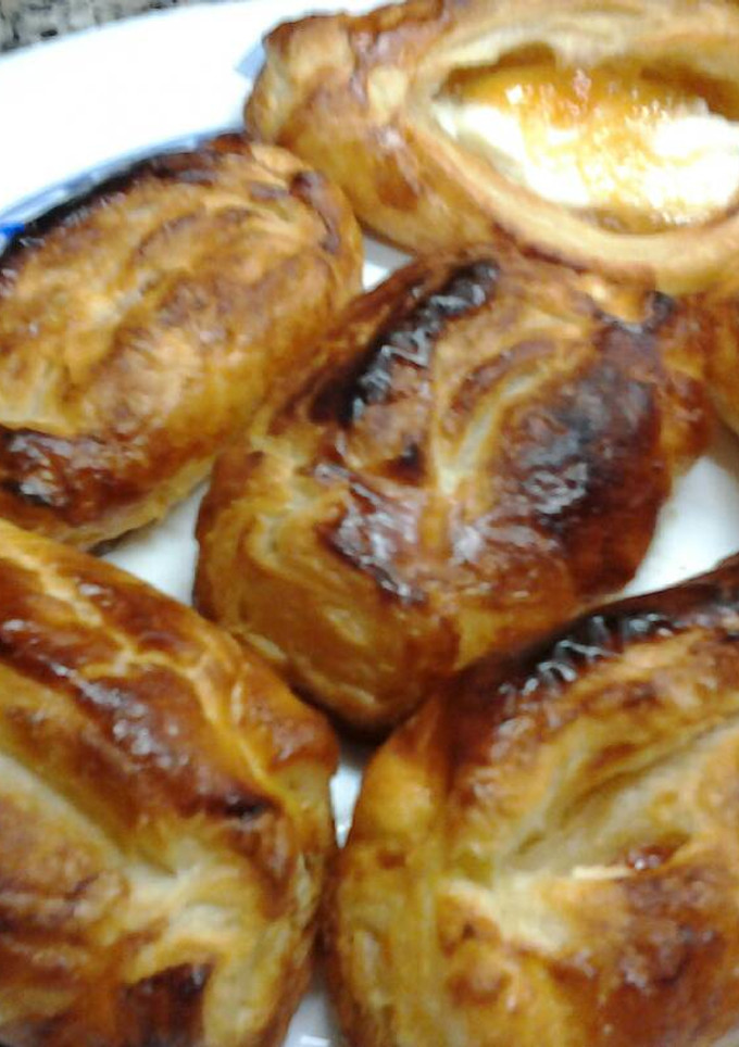 Una foto de Hojaldres rellenos de queso de cabra con mermeladas de sabores