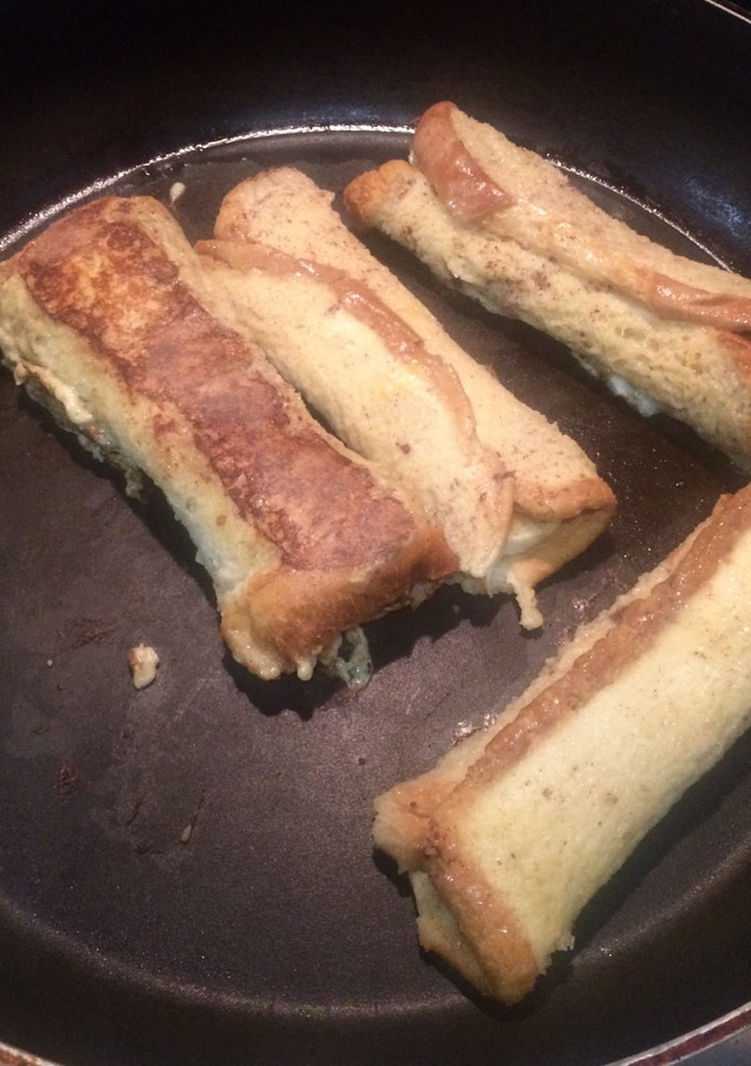 Una foto de Pan francés relleno de nutela y plátano