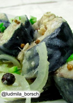 Фото Самая вкусная маринованная скумбрия по-домашнему.