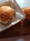 Burger buns con scamorza e cavolo nero