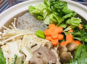 Una foto de Japanese Sukiyaki JP 🥕🍲