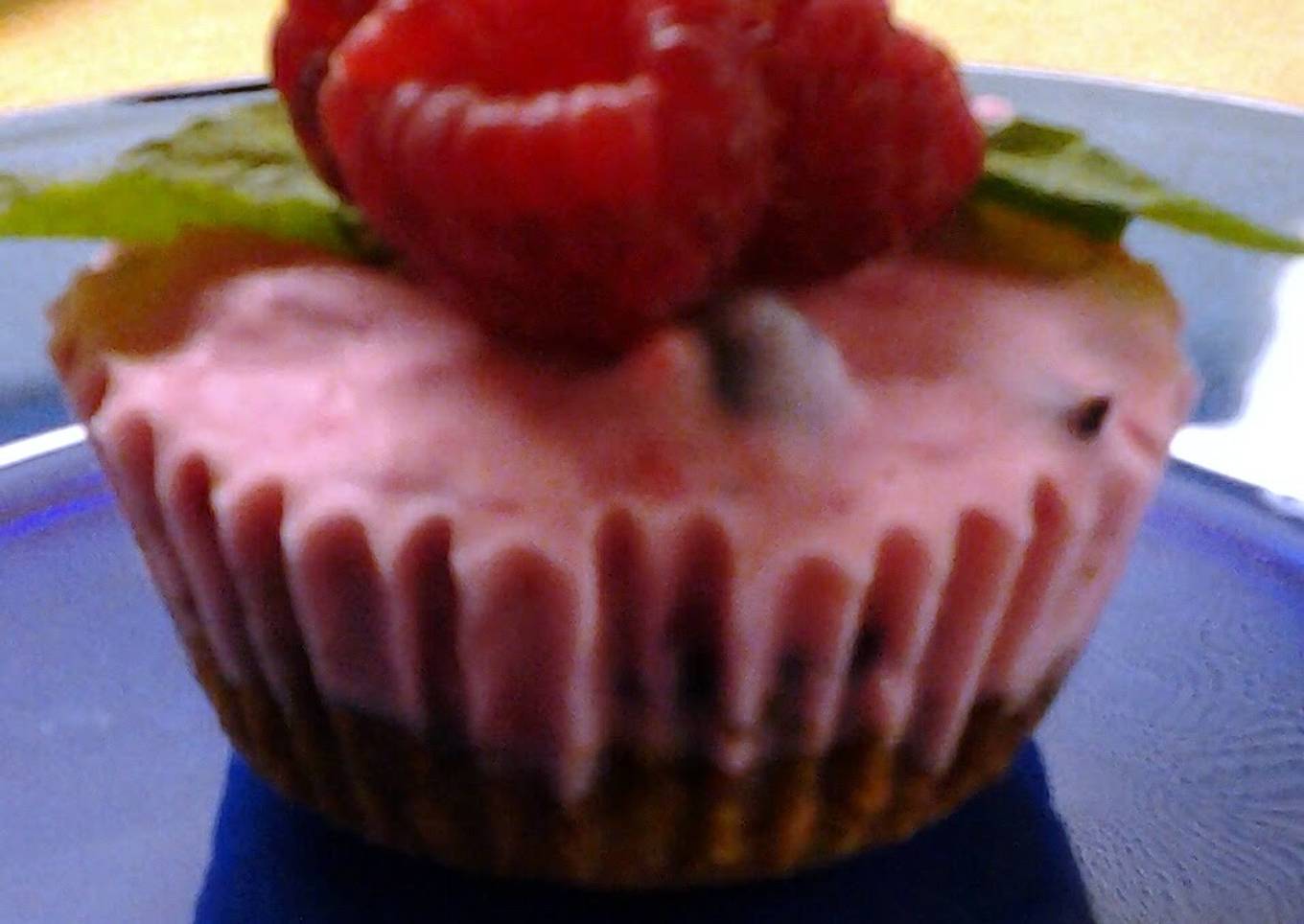 Frozen Pistachio Yogurt Fruit Cups