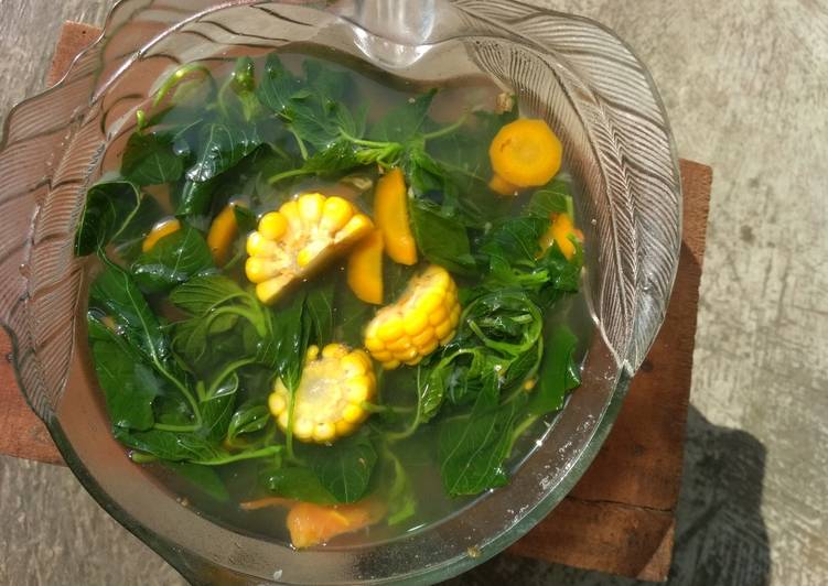 Sayur bening bayam dan jagung manis