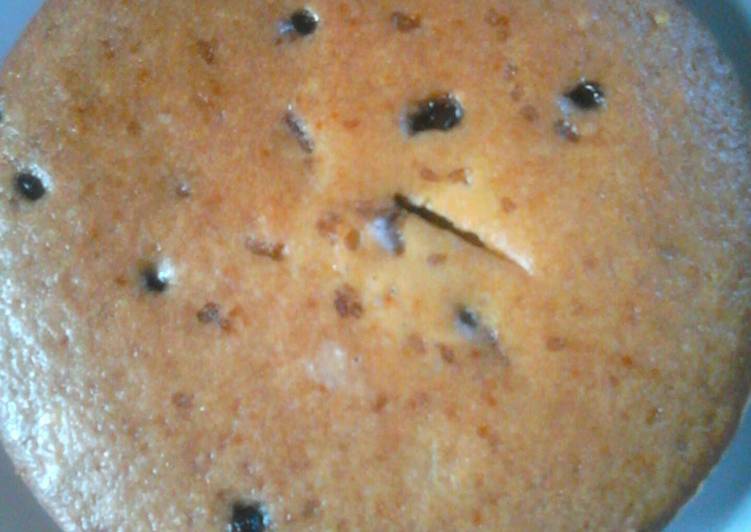 Eggless vanilla cake with orange zest and chocochips (  in pressure cooker)