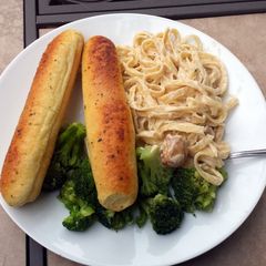 A picture of Spicy chicken alfredo.