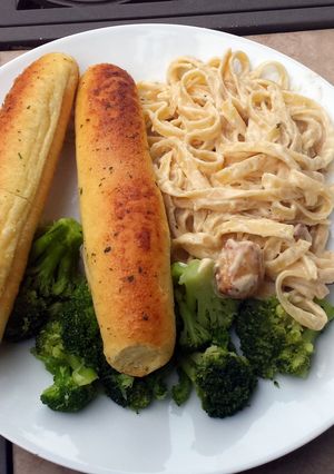 A picture of Spicy chicken alfredo.