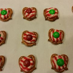 A picture of Christmas Pretzels.