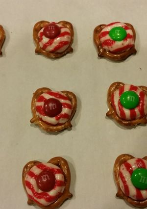 A picture of Christmas Pretzels.