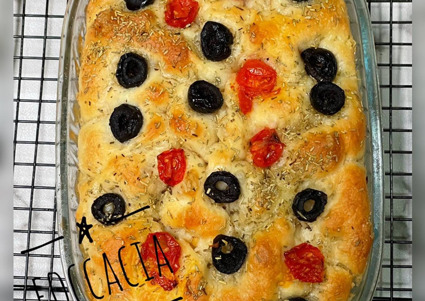 No Knead Overnight Foccacia inspirasi YT Apron