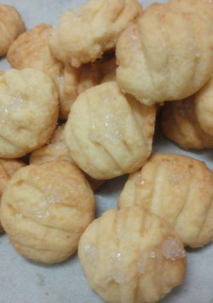 A picture of Mini Vanilla Butter Cookies.
