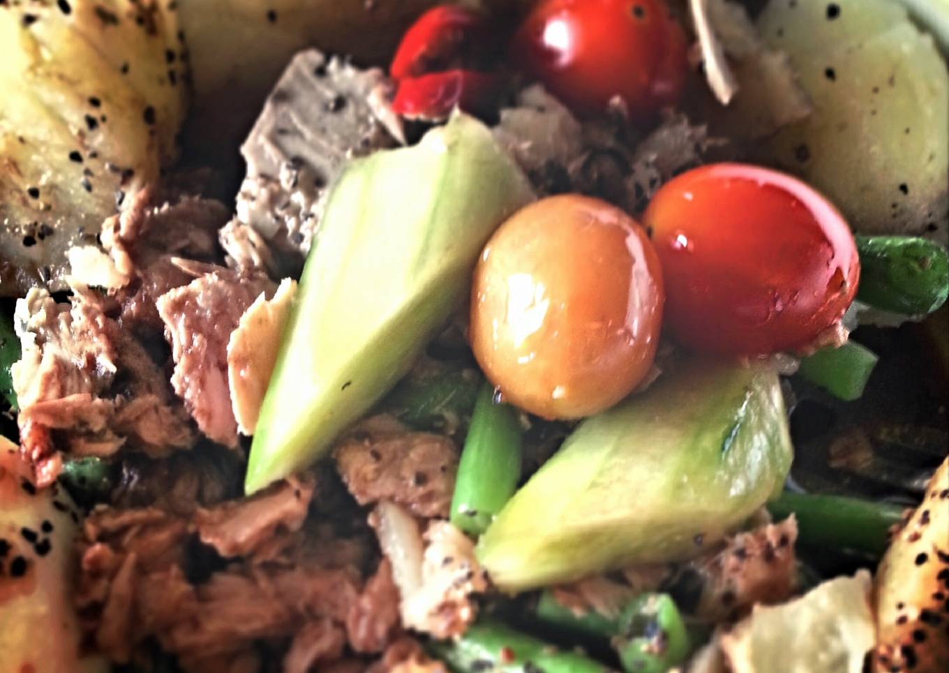 Cucumber & French beans salad with egg and tuna