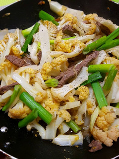 A picture of Thịt bò xào súp lơ.