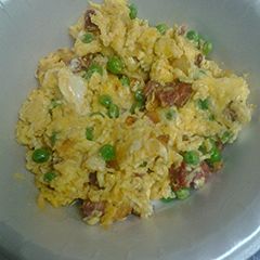 A picture of Egg with summer sausage.