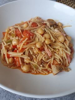 Una foto de Fideos con garbanzos al horno