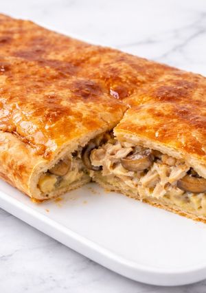 Una foto de Empanada de pollo y setas