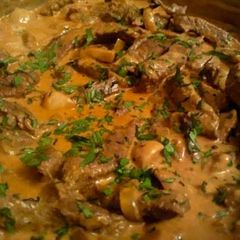 A picture of Beef Stroganoff.