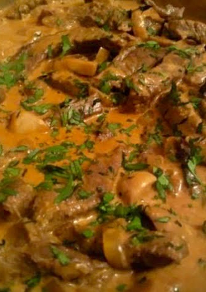 A picture of Beef Stroganoff.